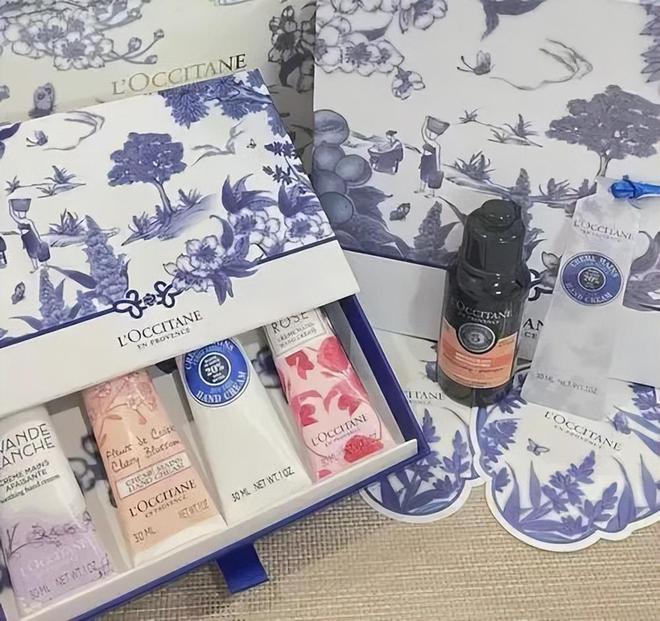 是中产最爱如今靠县城贵妇“续命”OG真人450亿美妆巨头退市曾(图3)